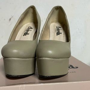 Cinderella of Boston nude platform pump heels 3W